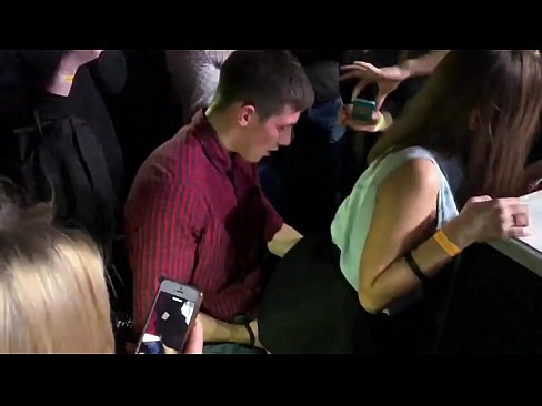 ❤️ Tunay na sex sa isang Russian nightclub. Ang 18-taong-gulang na batang babae na Ruso sa anus at puki ay nakipagkamay sa isang nightclub ❤ Just porn sa porn tl.hentaisea-com.ru ❌️❤