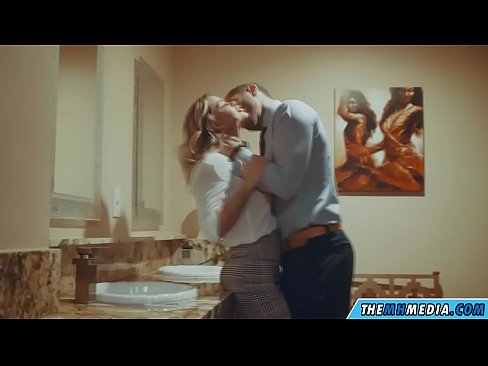 ❤️ Kapag ang isang busty blonde seduces sa isang pampublikong banyo ❤ Just porn sa porn tl.hentaisea-com.ru ❌️❤